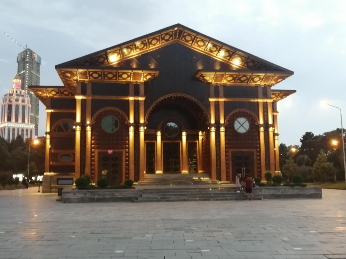 Apartments In The Historical Center Of Batumi, Near The Seaside Park Zewnętrze zdjęcie